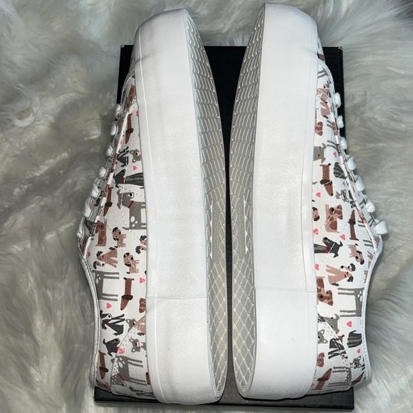 🆕 Cynthia Rowley Multi Dog Print with Hearts White Lace Up Sneakers Puppy Size 8 - Picture 4 of 10